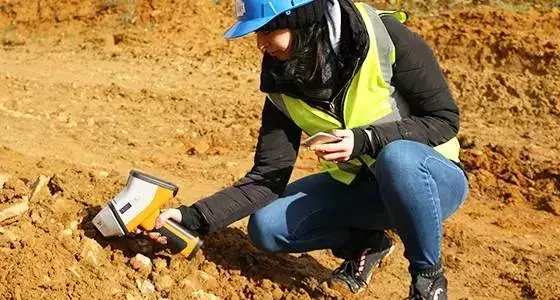 牛津儀器發(fā)布手持式XRF光譜儀X-MET8000 Expert Geo，用于土壤環(huán)境監(jiān)測和礦物分析